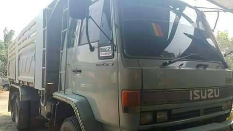 รถอีซูซุ  10  ล้อดั้ม  240  แรงม้า.  ปี 38   สนใจติดต่อ 081 - 6079515
