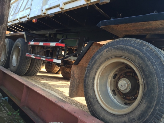 รถอีซูซุ  10  ล้อดั้ม  240  แรงม้า.  ปี 38   สนใจติดต่อ 081 - 6079515