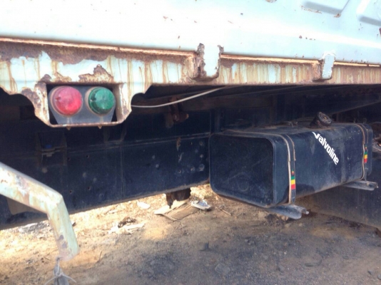 รถอีซูซุ  10  ล้อดั้ม  240  แรงม้า.  ปี 38   สนใจติดต่อ 081 - 6079515