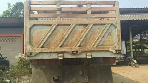 รถอีซูซุ  10  ล้อดั้ม  240  แรงม้า.  ปี 38   สนใจติดต่อ 081 - 6079515