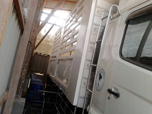 รถฮีโน่ 10 ล้อ ( หลังถนน )  251 แรงม้า. ปี 56   ( รถวิ่ง 3,xxx กม. )   สนใจติดต่อ 081 - 6079515