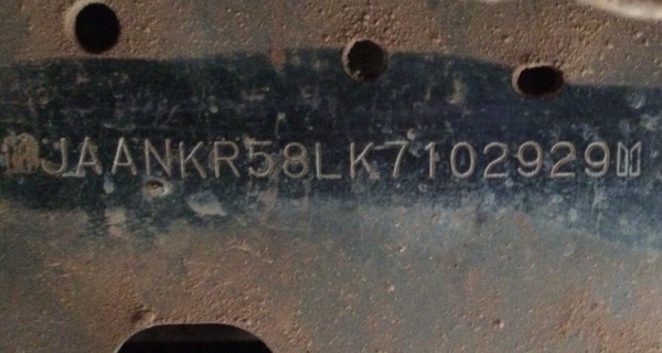 ISUZU NKR 110 HP 4BE1 รถบรรทุกหกล้อโดยสาร รถสวยสภาพดีพร้อมใช้งานได้เลยครับ เครื่องยนต์แรงดีไม่เยิ้ม หัวเก๋งสีสันเดิมบางดีครับภายในเก๋งคอนโซลครบพร้อม เกียร์ยาว หัวยกได้ครับ พวงมาลัยธรรมดา ภายนอกสวยมีโครงหลังคาโดยสารติดตั้งไว้ครบพร้อม กระบะคอกเหล็กความยาว 4