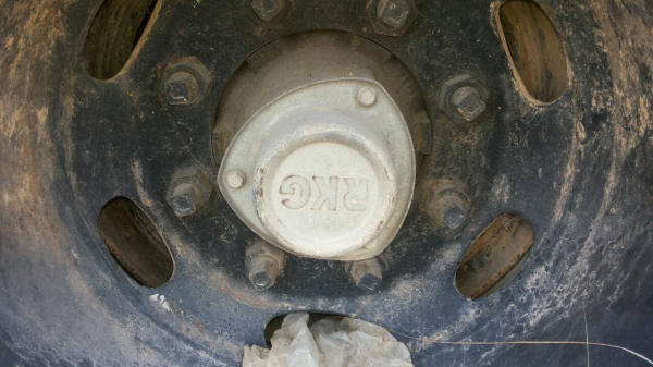 ขายหางพ่วง 3  เพลา. แท้.  / อู่ เชียรการช่าง.  สนใจติดต่อ  081 - 6079515