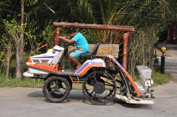 ขายรถดำนาราคาถูก KUBOTA S1-400 (4แถว) สภาพสวยเดิมจากญี่ปุ่นยังไม่เคยใช้ในไทย 48,000เท่านั้น