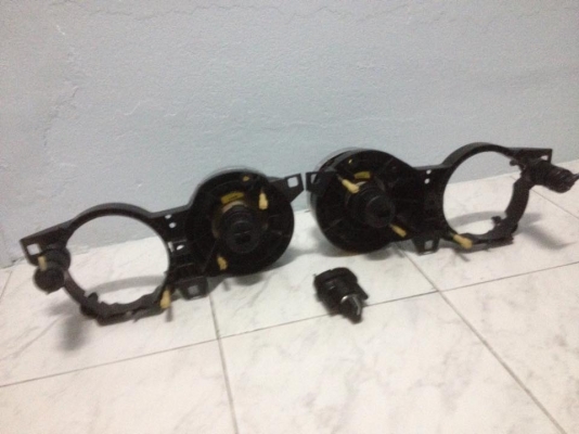 ขายชุดไฟหน้าbosch แท้ ปรับสูง-ต่ำ พร้อมตัวปรับ ราคา2900บาท โทร0924462525โส