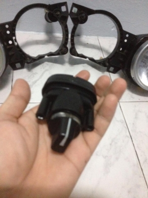 ขายชุดไฟหน้าbosch แท้ ปรับสูง-ต่ำ พร้อมตัวปรับ ราคา2900บาท โทร0924462525โส