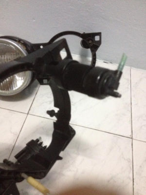 ขายชุดไฟหน้าbosch แท้ ปรับสูง-ต่ำ พร้อมตัวปรับ ราคา2900บาท โทร0924462525โส