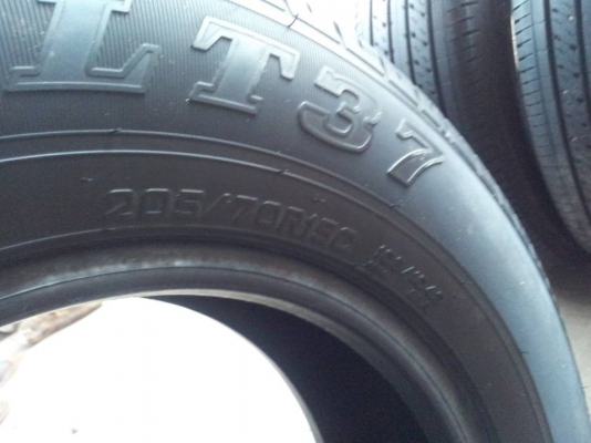 ขายยาง ยาง DUNLOP LT 37 205 70 15 ปี 14 ขายยาง ยาง DUNLOP LT 37 205 70 15 ปี 14