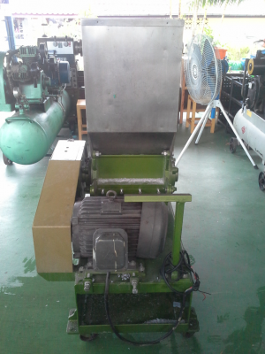 เครื่องบดพลาสติก BOSCO เพิ่งซื้อมาใหม่ครับไม่ได้ใช้งาน ปี 2557 ขนาด 10 แรงม้า ใช้ไฟ 380V. พร้อมใข้งาน เครื่องบดพลาสติก BOSCO เพิ่งซื้อมาใหม่ครับไม่ได้ใช้งาน ปี 2557 ขนาด 10 แรงม้า ใช้ไฟ 380V. พร้อมใข้งาน