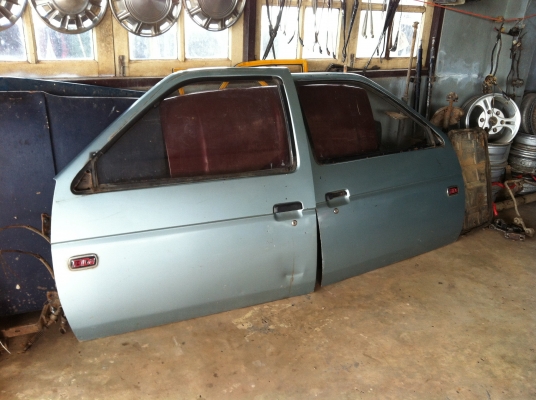 บานประตู นิสสัน BIg M ครบคู่ กระจกครบ