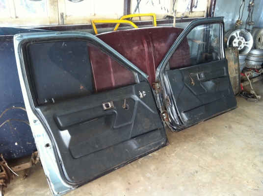 บานประตู นิสสัน BIg M ครบคู่ กระจกครบ