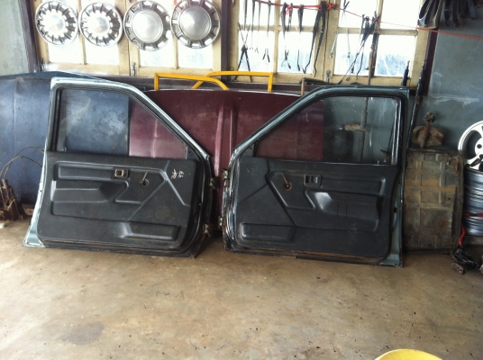 บานประตู นิสสัน BIg M ครบคู่ กระจกครบ