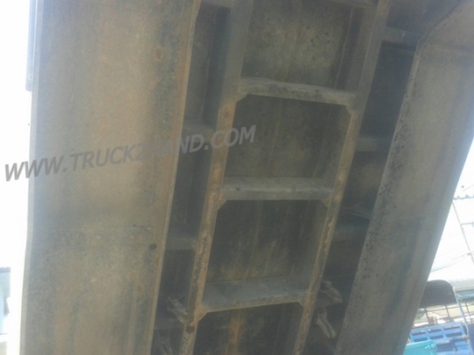 รถบรรทุก 10 ล้อดัมพ์   ยี่ห้อ VOLVO   FL250   250 แรงม้า  มีอุปกรณ์หัวลำโพง มี 3 คัน ขายคันละ 1,300,000 บาท