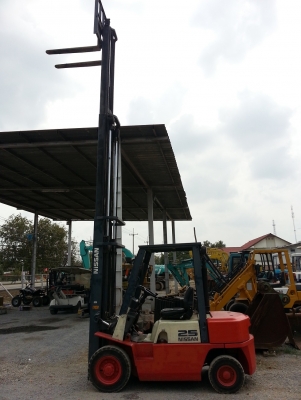 ฟอร์คลิฟท์ NISSAN 2.5 ตัน เสา 6 เมตร ดีเซล ยางตัน 090-986-2521 อ๊อบ