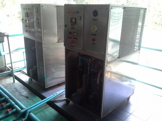 เครื่องชิลเลอร์ ขนาด 5 ตัน 60,000 BTU รุ่น RTC.5AST ปี 2005 มีระบบระบายความร้อนในตัว พร้อมใช้งาน เครื่องชิลเลอร์ ขนาด 5 ตัน 60,000 BTU รุ่น RTC.5AST ปี 2005 มีระบบระบายความร้อนในตัว พร้อมใช้งาน