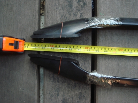 ขายคานติดบอดี้หลังคาคู่ตัวแบบเจาะยึดไม่ทราบรุ่นสำหรับวางถาดหลังคาขนาดตามรูปครับ