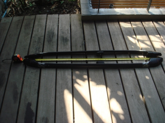 ขายคานติดบอดี้หลังคาคู่ตัวแบบเจาะยึดไม่ทราบรุ่นสำหรับวางถาดหลังคาขนาดตามรูปครับ