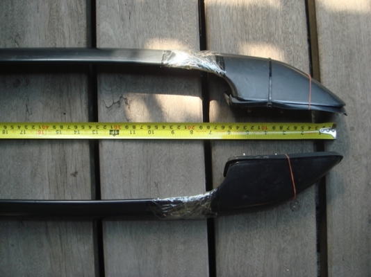 ขายคานติดบอดี้หลังคาคู่ตัวแบบเจาะยึดไม่ทราบรุ่นสำหรับวางถาดหลังคาขนาดตามรูปครับ