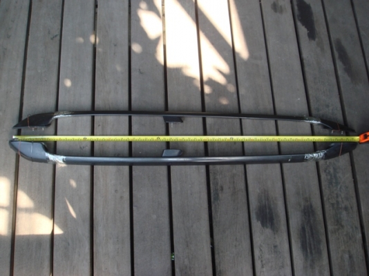 ขายคานติดบอดี้หลังคาคู่ตัวแบบเจาะยึดไม่ทราบรุ่นสำหรับวางถาดหลังคาขนาดตามรูปครับ