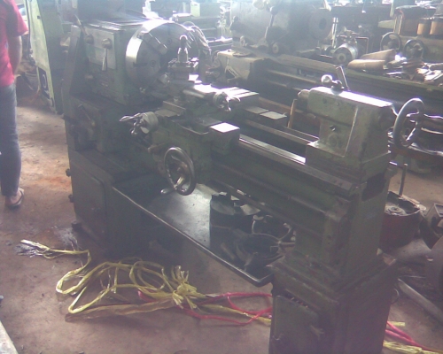 เครื่องกลึง 5 ฟุต TASHING เกียร์บล็อค 2 เพลา ใส่หัวสี่จับไว้ พร้อมใช้งาน ขายราคาถูกครับ เครื่องกลึง 5 ฟุต TASHING เกียร์บล็อค 2 เพลา ใส่หัวสี่จับไว้ พร้อมใช้งาน ขายราคาถูกครับ