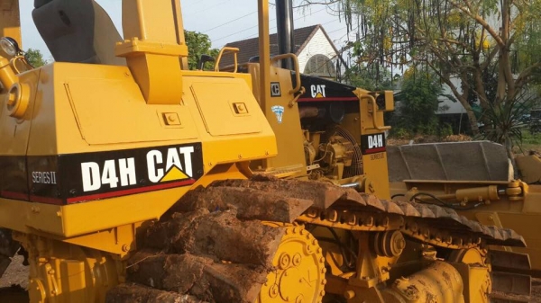 ขายแทรคเตอร์ CAT D4H
