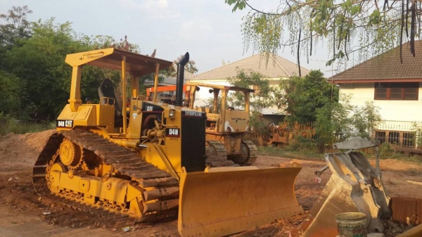 ขายแทรคเตอร์ CAT D4H
