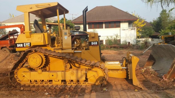 ขายแทรคเตอร์ CAT D4H