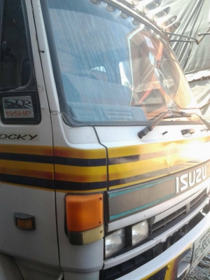 หกล้อ อีซูซุ ร็อค175แรง ยาว7.20ม.(โอนตางมัดจำเรียบร้อยครับ)