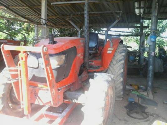 รถไถ KUBOTA 7040  ,  2 เพลา    ( รถทำงาน 3,xxx ชม. )    สนใจติดต่อ  081 - 6079515