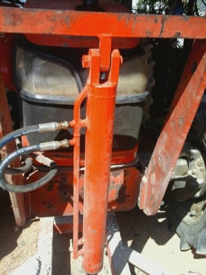 รถไถ KUBOTA 7040  ,  2 เพลา    ( รถทำงาน 3,xxx ชม. )    สนใจติดต่อ  081 - 6079515