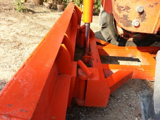 รถไถ KUBOTA 7040  ,  2 เพลา    ( รถทำงาน 3,xxx ชม. )    สนใจติดต่อ  081 - 6079515