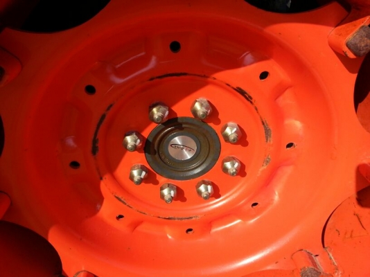 รถไถ KUBOTA 7040  ,  2 เพลา    ( รถทำงาน 3,xxx ชม. )    สนใจติดต่อ  081 - 6079515