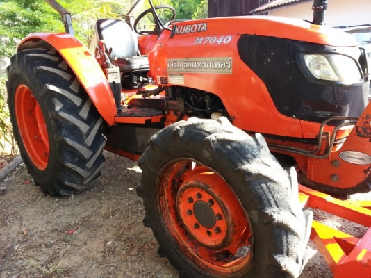 รถไถ KUBOTA 7040  ,  2 เพลา    ( รถทำงาน 3,xxx ชม. )    สนใจติดต่อ  081 - 6079515