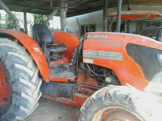 รถไถ KUBOTA 7040  ,  2 เพลา    ( รถทำงาน 3,xxx ชม. )    สนใจติดต่อ  081 - 6079515
