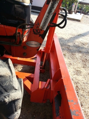 รถไถ KUBOTA 7040  ,  2 เพลา    ( รถทำงาน 3,xxx ชม. )    สนใจติดต่อ  081 - 6079515