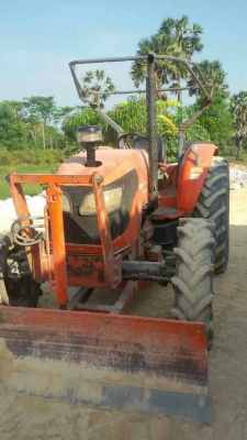 รถไถ KUBOTA 7040  ,  2 เพลา    ( รถทำงาน 3,xxx ชม. )    สนใจติดต่อ  081 - 6079515