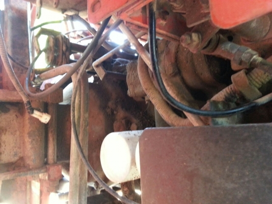 รถไถ KUBOTA 7040  ,  2 เพลา    ( รถทำงาน 3,xxx ชม. )    สนใจติดต่อ  081 - 6079515