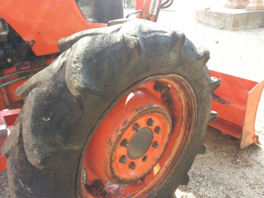 รถไถ KUBOTA 7040  ,  2 เพลา    ( รถทำงาน 3,xxx ชม. )    สนใจติดต่อ  081 - 6079515