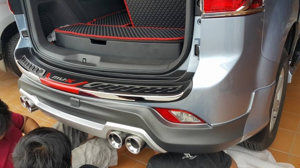 ชุดแต่ง MU-X Freeform FM จำนวน 4/6/8/10 ชิ้น  งานรับประกันคุณภาพ 1ปี