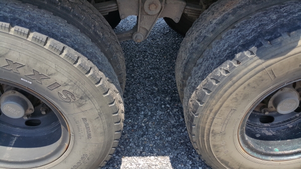 ขายรถหัวลาก 10 ล้อ 2 เพลา พร้อมหางคอกไม่ดั้ม 2 คาน ISUZU 270 ปี.46 รถสวยแบบเดิมๆราคา 1550000 ต่อรอง