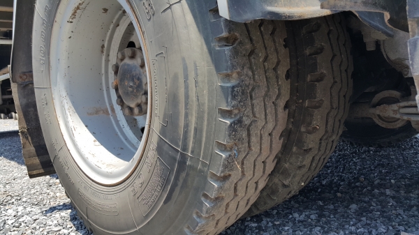 ขายรถหัวลาก 10 ล้อ 2 เพลา พร้อมหางคอกไม่ดั้ม 2 คาน ISUZU 270 ปี.46 รถสวยแบบเดิมๆราคา 1550000 ต่อรอง