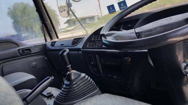 ขายรถหัวลาก 10 ล้อ 2 เพลา พร้อมหางคอกไม่ดั้ม 2 คาน ISUZU 270 ปี.46 รถสวยแบบเดิมๆราคา 1550000 ต่อรอง