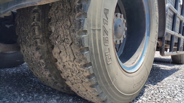 ขายรถหัวลาก 10 ล้อ 2 เพลา พร้อมหางคอกไม่ดั้ม 2 คาน ISUZU 270 ปี.46 รถสวยแบบเดิมๆราคา 1550000 ต่อรอง