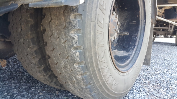 ขายรถหัวลาก 10 ล้อ 2 เพลา พร้อมหางคอกไม่ดั้ม 2 คาน ISUZU 270 ปี.46 รถสวยแบบเดิมๆราคา 1550000 ต่อรอง