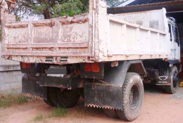 MITSUBISHI FUSO FK 165 HP 6D14 หกล้อดั๊มพ์ กระบะดั๊มพ์เหล็ก 6 ตันความยาว 3.80 เมตรสภาพสวยเดิมๆพร้อมบรรทุกได้เลยครับ เครื่องยนต์แน่นแรงดีไม่เยิ้ม หัวเก๋งอย่างสวยเดิมบางดีมากครับภายในเก๋งคอนโซลสวยครบ แอร์ พวงมาลัยเพาเวอร์ ช่วงล่างใหญ่คัชซีสวยไม่มีบวม ยาง 9.