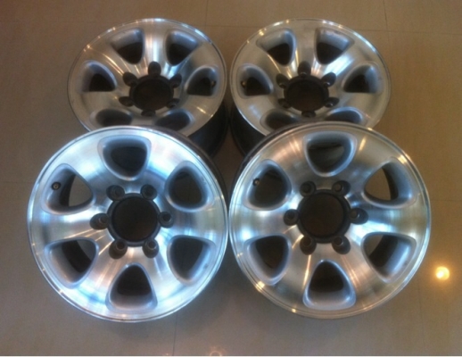 ล้อ off road ขอบ15 โรงงานผลิตจาก enkei สภาพสวย ล้อ off road ขอบ15 โรงงานผลิตจาก enkei สภาพสวย