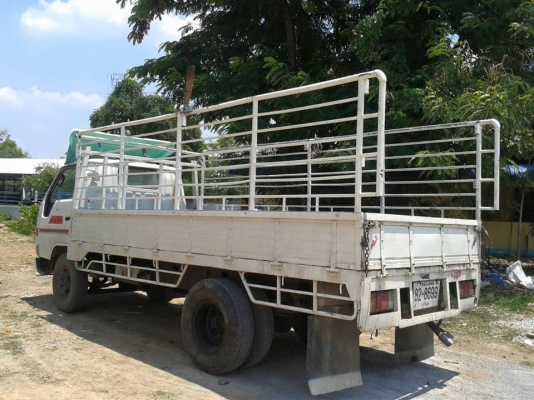 ขายรถบรรทุก คอกข้างเสริม 6ล้อ TOYOTA ปี47 ยาว4.30เมตร แชชซีสวย พ.เพาเวอร์ ภายในสวย สภาพพร้อมใช้งาน พื้นเหล็ก เอกสารเล่มทะเบียนพร้อมโอน