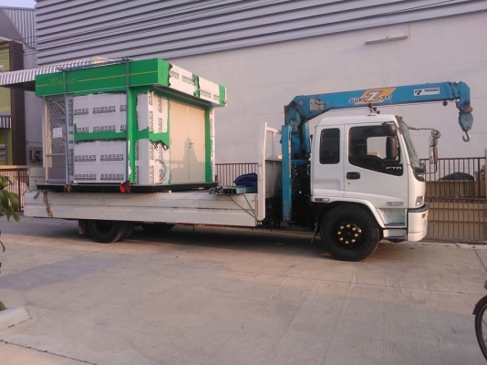 รถเฮี้ยบรับจ้าง รถเครนรับจ้าง ขนย้ายรถโฟคคลิฟท์ รถยกให้เช่า ขนส่งรถยก