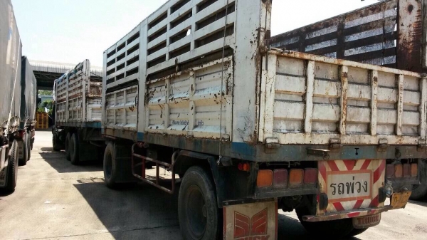 18 ล้อไม่ดั้ม แม่-ลูก  แม่ 270 แรง ปี 2545 ลูก 2 คาน รถห้างแท้