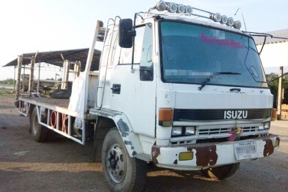 ISUZU ROCKY FTR 175 HP 6BG1 ปี 38 รถบรรทุกหกล้อใหญ่ เทรลเลอร์ท้ายลาดมีหางพับไฮดรอลิกส์ขึ้นรถเกี่ยวข้าวและสามารถขึ้นรถแบ็คโฮร PC 60 ได้เลยครับ เครื่องยนต์ 175 แรงเครื่องแรงดีไม่มีเยิ้มครับ หัวเก๋งสวยเดิมบางๆภายในเก๋งคอนโซลครบพร้อม พวงมาลัยเพาเวอร์ ระบบเบรค